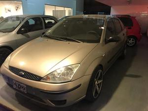 FORD FOCUS AMBIENTE 4p 1.6 8v