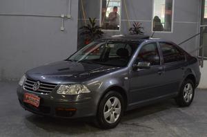 Volkswagen bora 2.0 nafta  puertas color gris oscuro