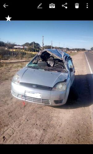 FORD FIESTA  FULL CON GNC..CHOCADO