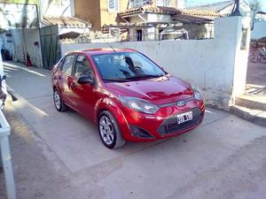 Fiesta Max full  con GNC, Vendo o permuto.