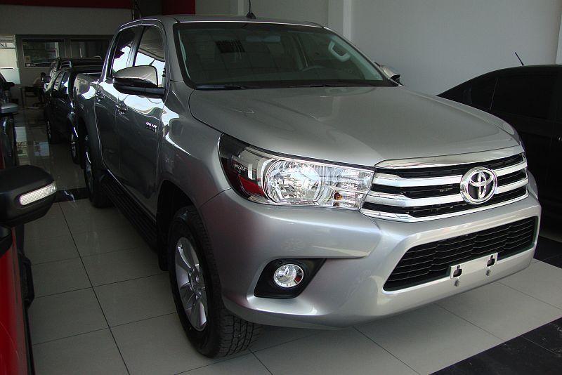 Toyota Hilux 4X2 D/C SRV 2.8 TDI 6 M/T, , Diesel