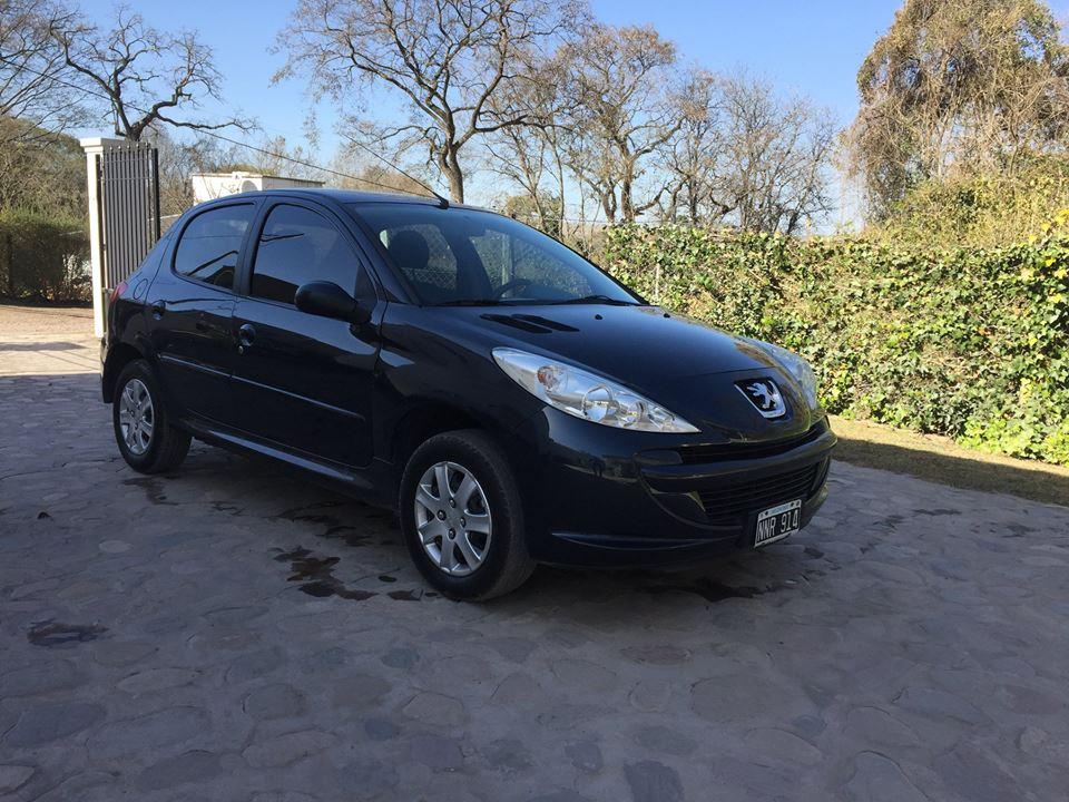 Peugeot 207 compact Allure 1.4, modelo  con  km.