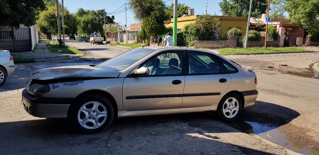 Vendo Laguna V6 Aut Inst Motor Quemada