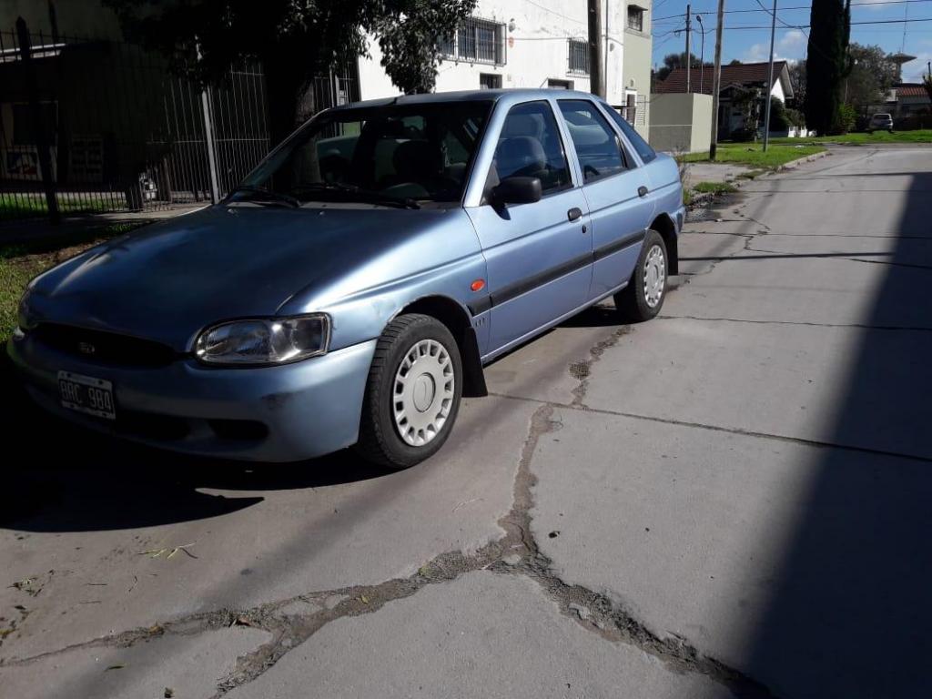 Ford escort clx con GNC