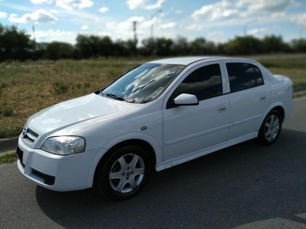 Vendo Astra . Con GNC.