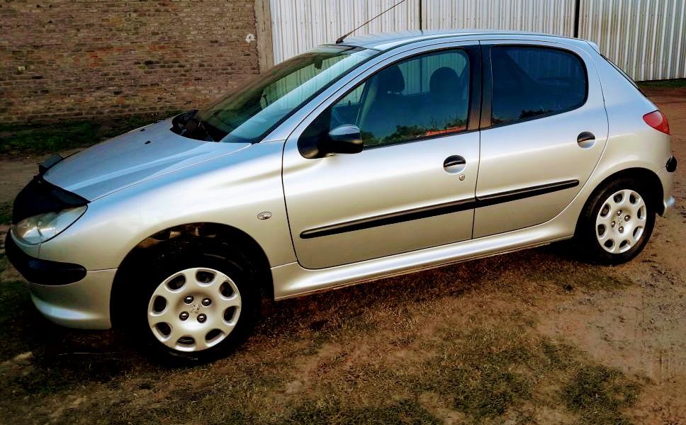 Peugeot 206 con Gnc Año 