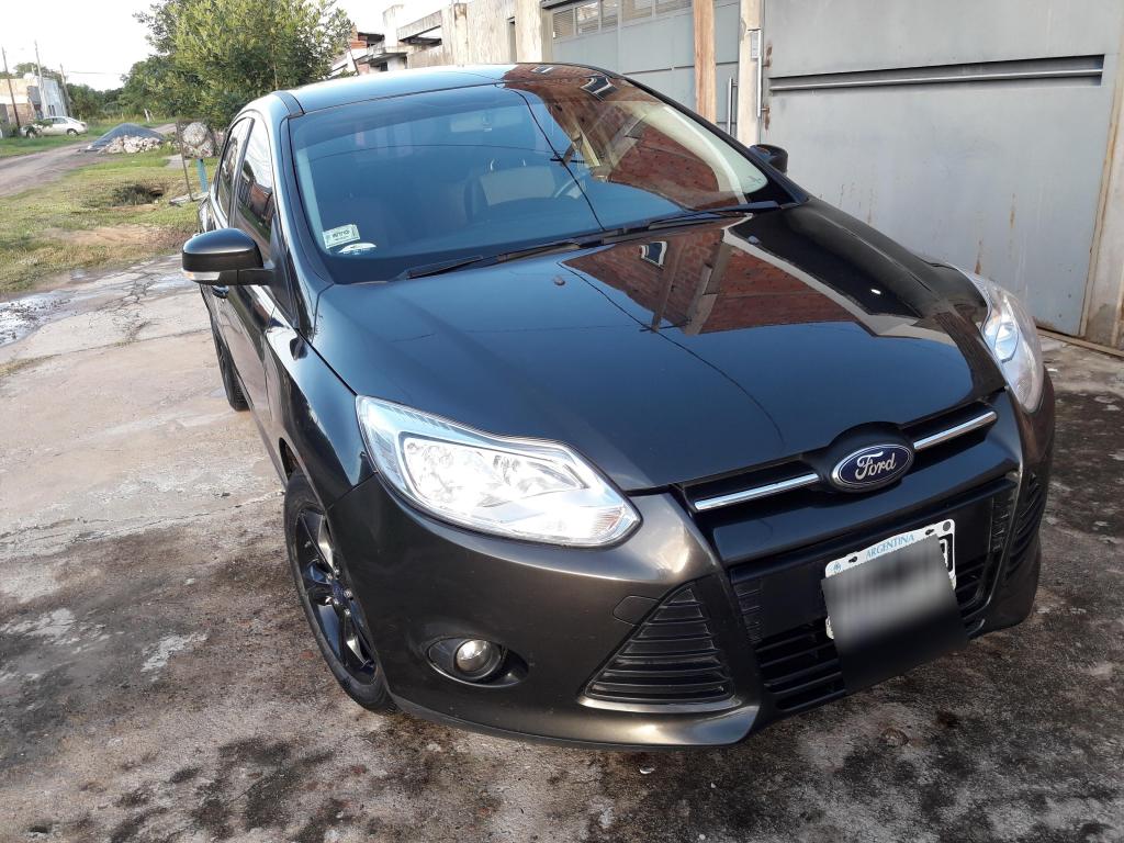 Ford Focus S  puertas, Impecable gris oscuro