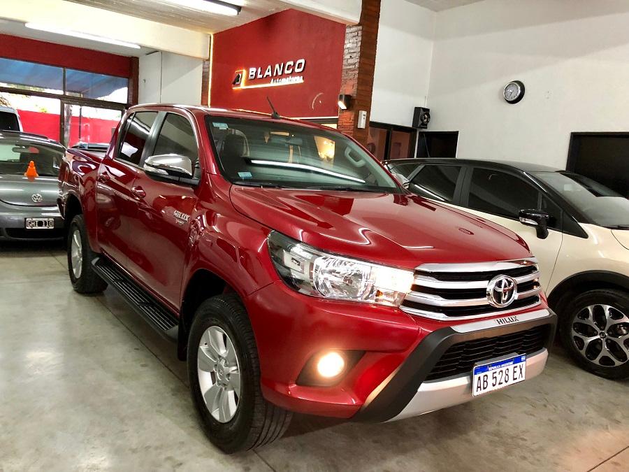 Toyota Hilux 2.8 Cd Srv 177cv 4x4 At 