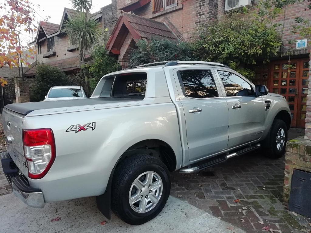 Titular vende Ford Ranger Limited 3.2 4 x  Linea Nueva