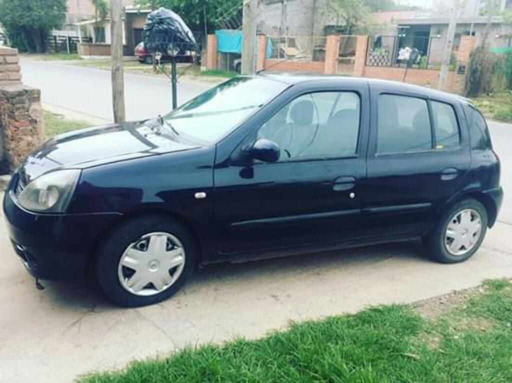 Vendo Clio  con Gas