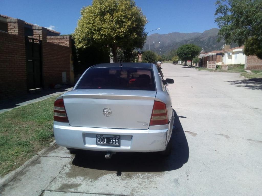 Vendo Chevrolet Astra GLS 2.0 Nafta/GNC