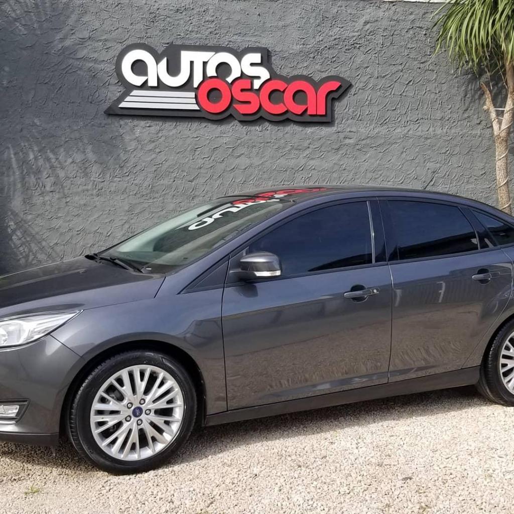 FORD FOCUS SE PLUS MT 