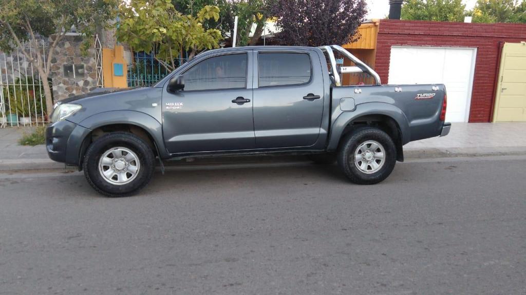 VENDO CAMIONETA TOYOTA HILUX 