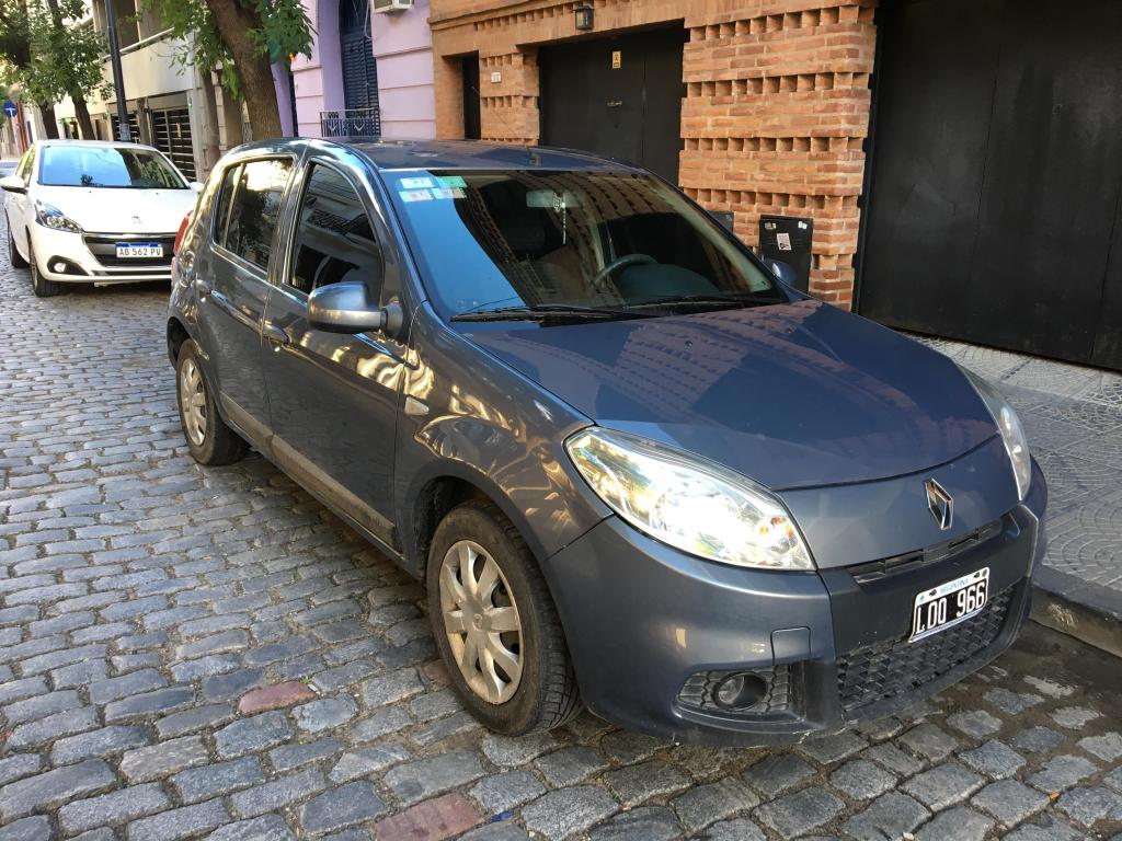 Renault Sandero v 