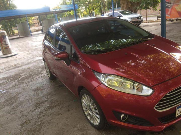 VENDO FORD FIESTA KINETIC SE 