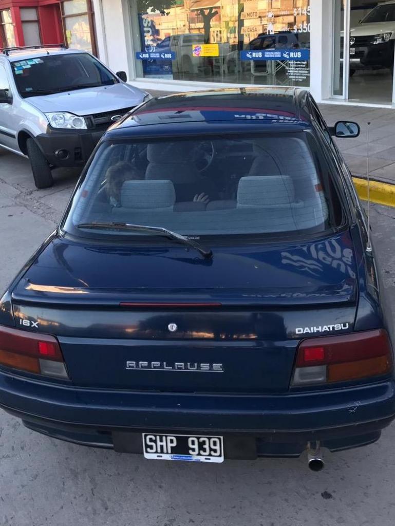 Daihatsu Applause 