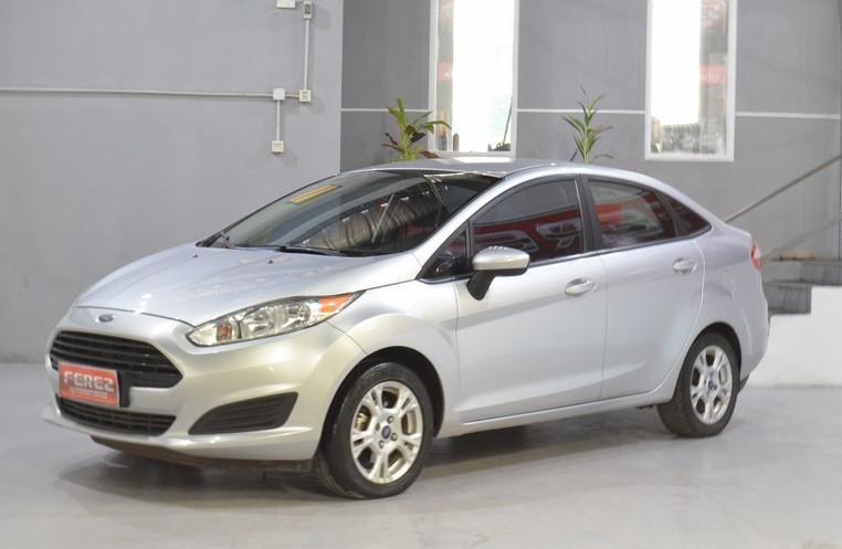 Ford Fiesta s plus nafta  puertas color gris plata