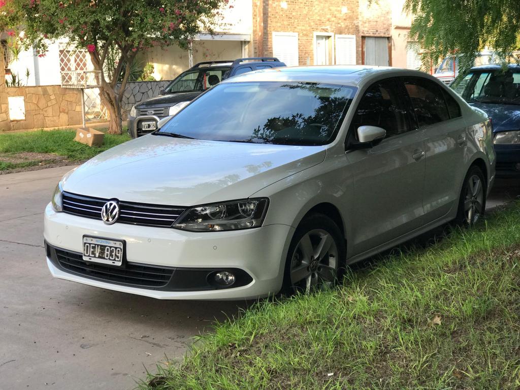 VOLKSWAGEN VENTO 2.5 LUXURY 170CV IMPECABLE