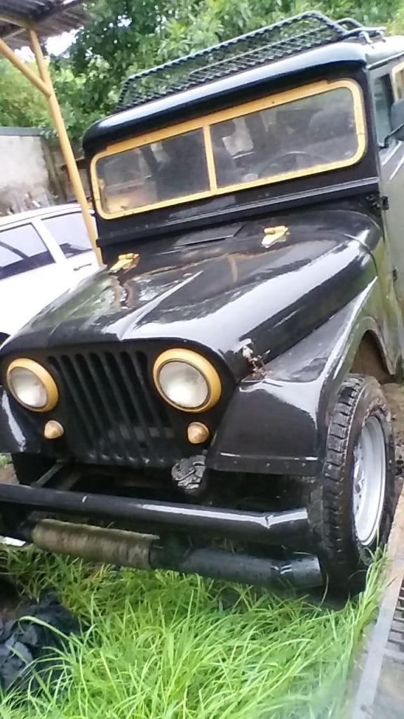 jeep ika corto carrozado va otro de regalo