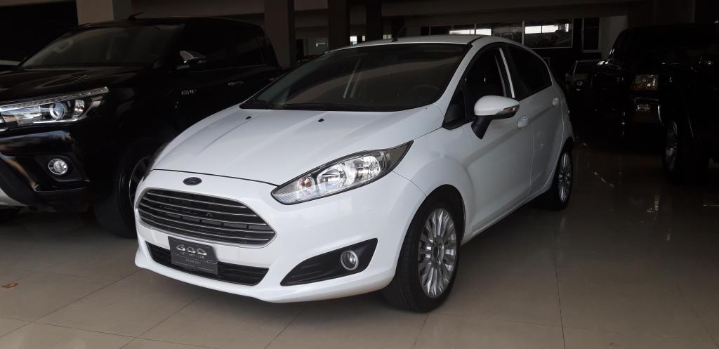 Ford Fiesta SE impecable