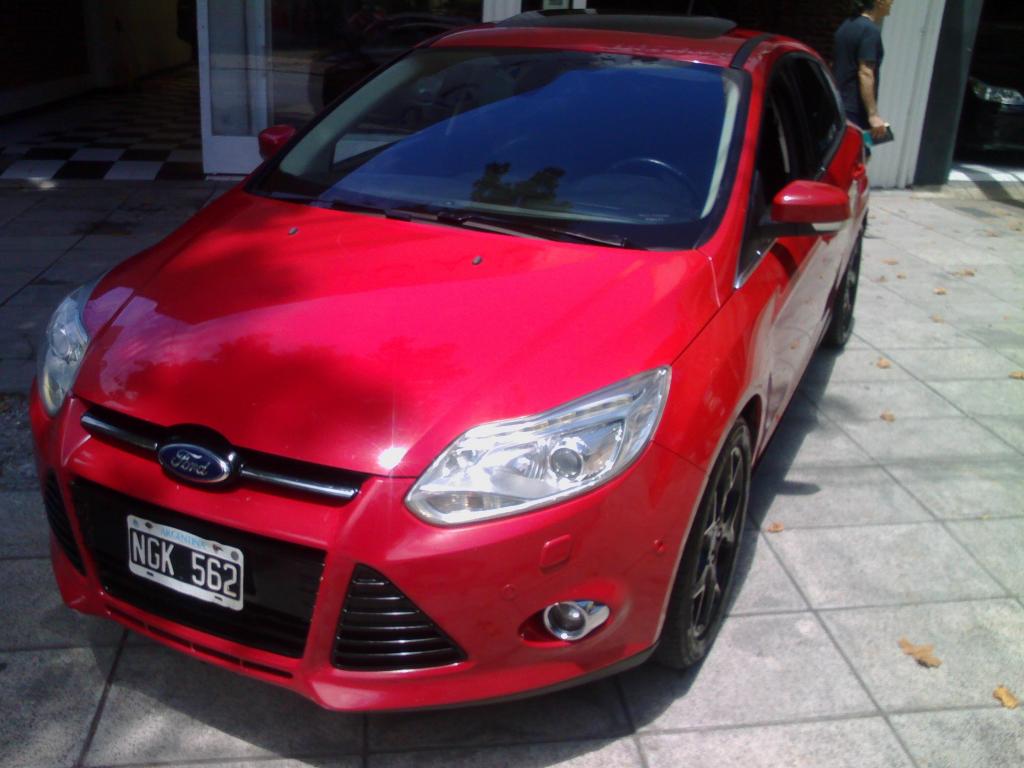 Ford Focus Titanuim AT km Unico Dueño! $ y Ctas