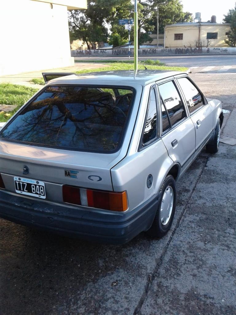 Vendo Escort Original de Fabrica....