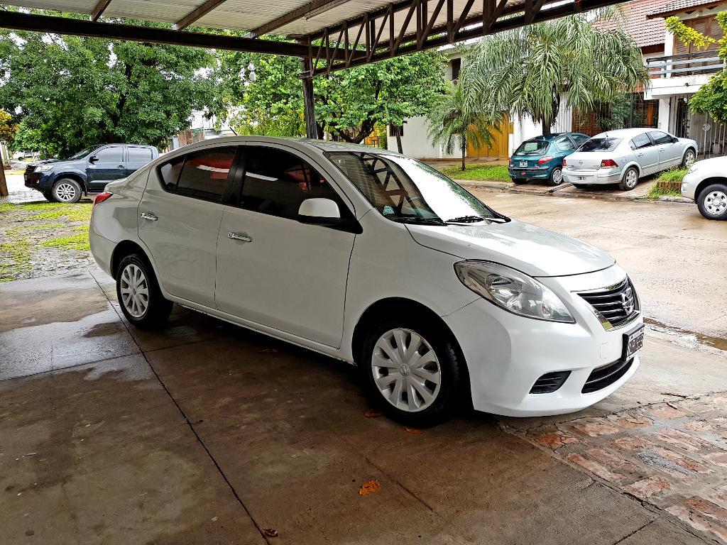 Nissan Versa  Impecable Estado