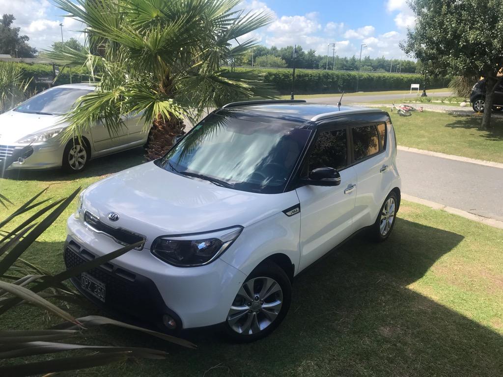 Kia Soul  Automatico con Techo Vidri