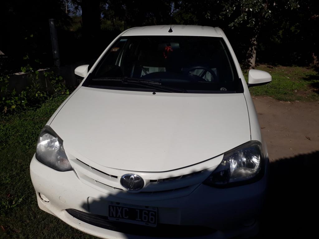 vendo toyota etios 1.5 XS modelo 