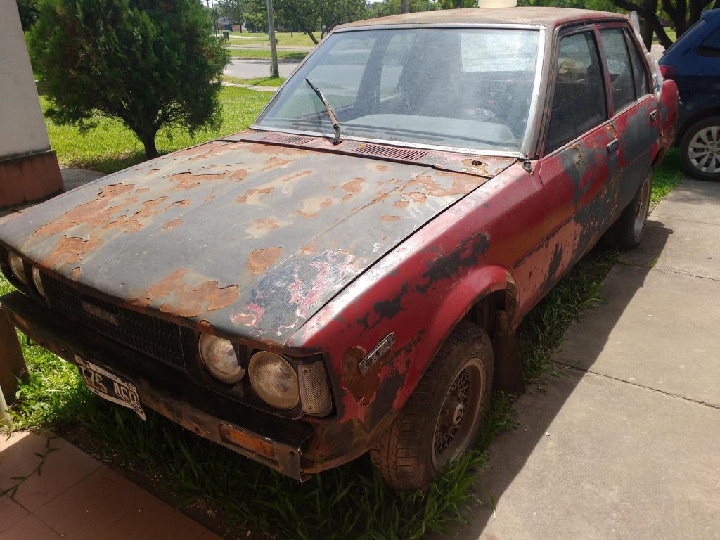 Vendo Toyota Corolla con todos los accesorios faltantes