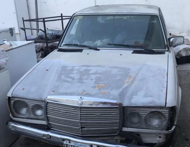 Mercedes Benz 230 W123