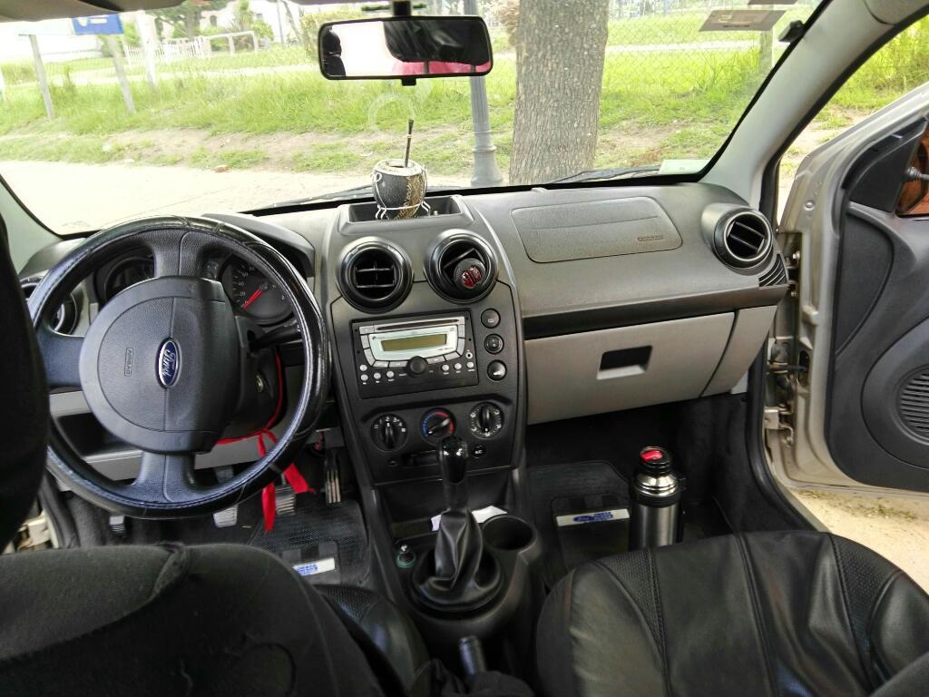 Vendo Ford Fiesta Ambiente Max Plus