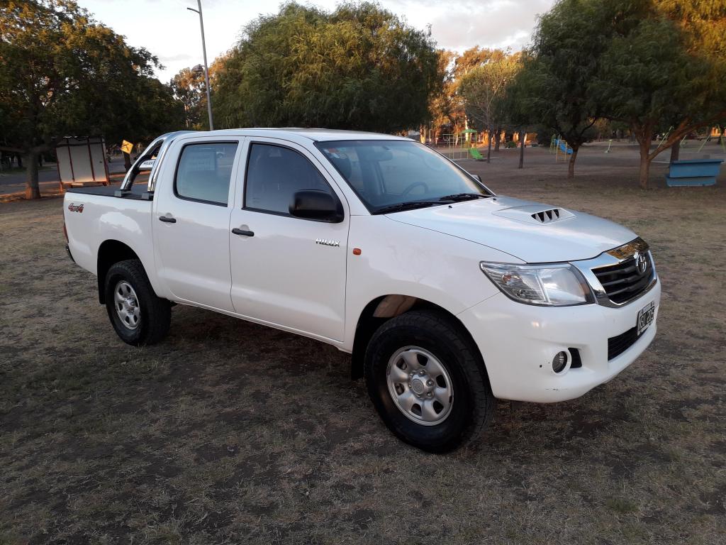 TOYOTA HILUX 2.5 DX PACK 4X IMPECABLE CON ACCESORIOS