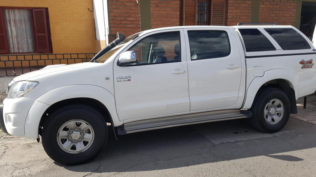 TOYOTA HILUX SRV 4X IMPECABLE