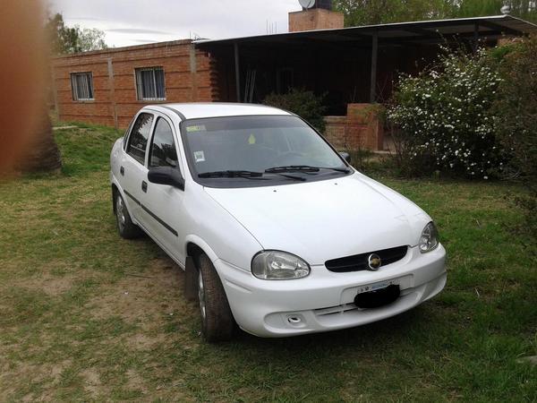 CORSA CLASSIC  CON GNC. IMPECABLE