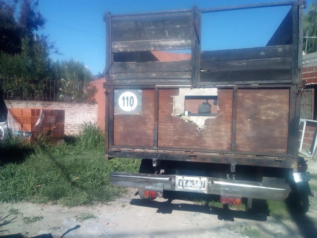 Vendo o permuto camioneta por auto mod  para arriba