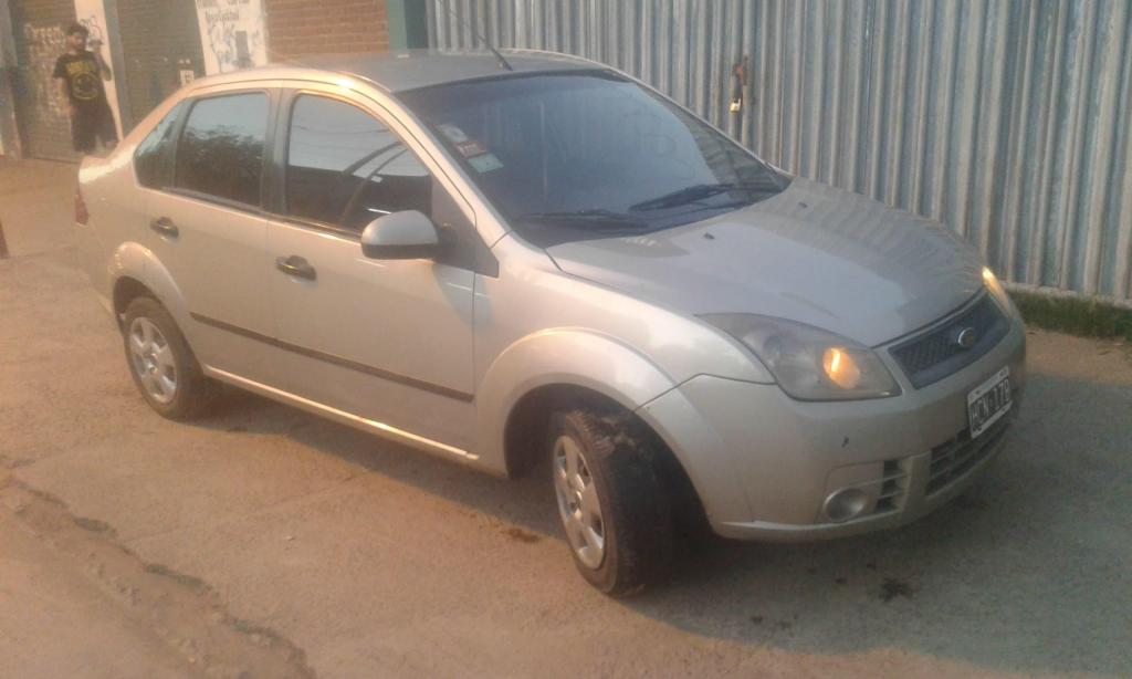 FORD FIESTA MAX AÑO  CON GNC