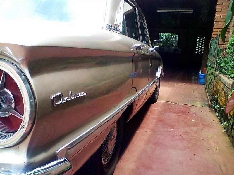 Ford Falcon de luxe 