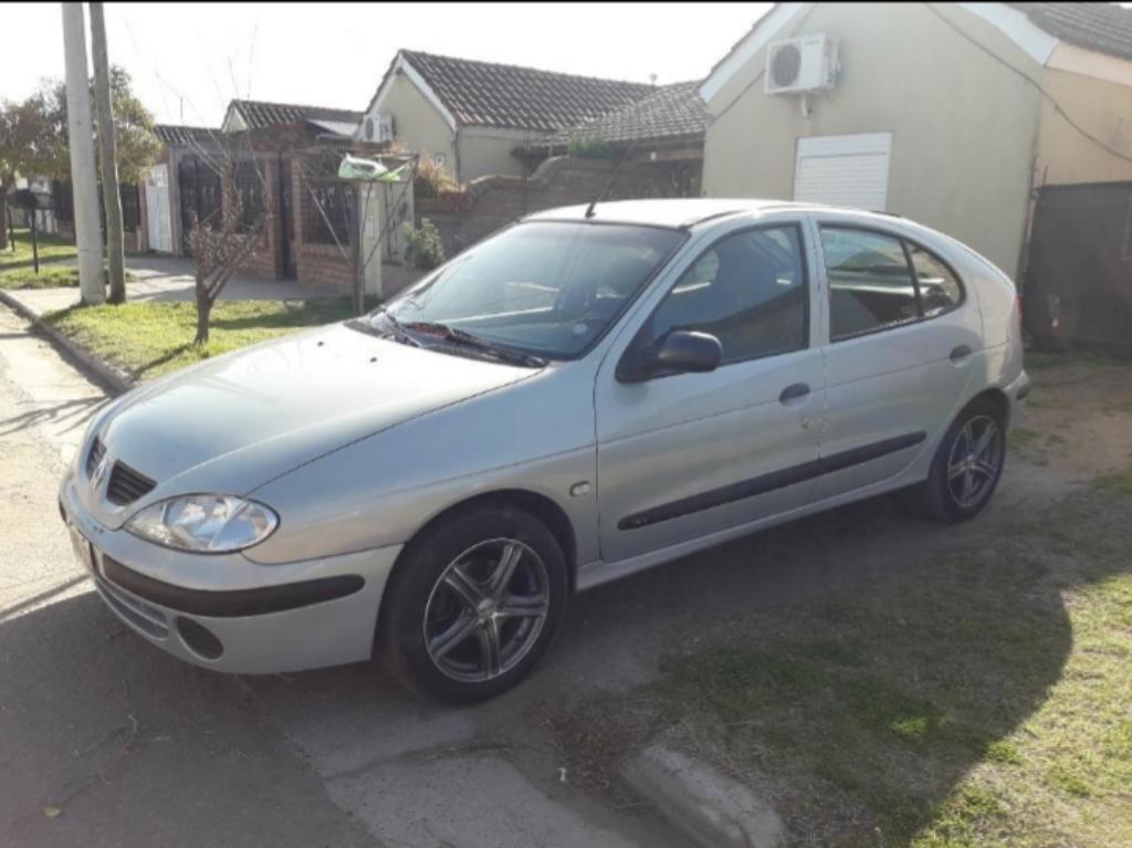 Renault Megane v 