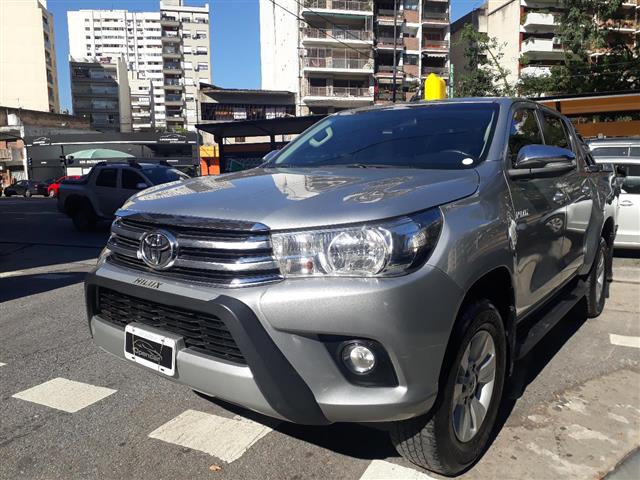 Toyota Hilux Cabina Doble SRV Pack 2.8 Diesel 4x2 MT6