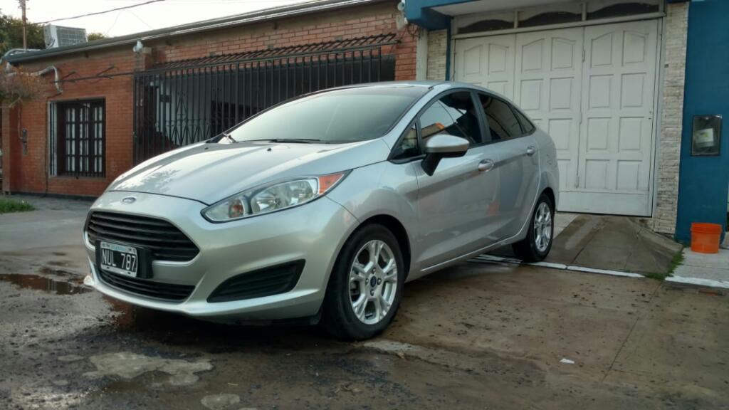 Vendo Ford Fiesta Sedan