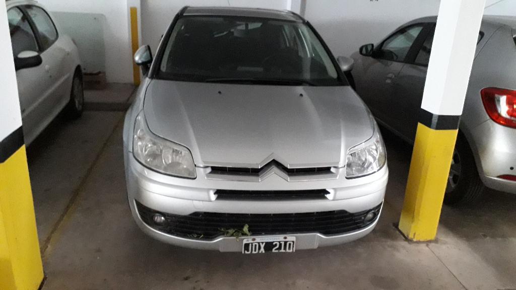 Citroen C4. Abollado Puerta Trasera.