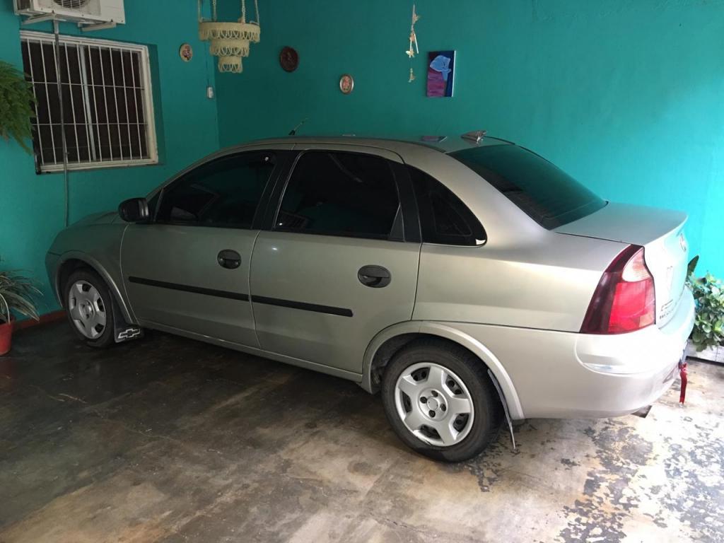 Dueño vende Corsa II impecable