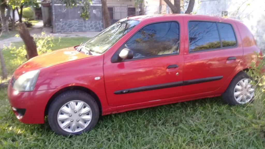 VENDO CLIO  MUY BUENO C/A. CIERRE Y ALARMA