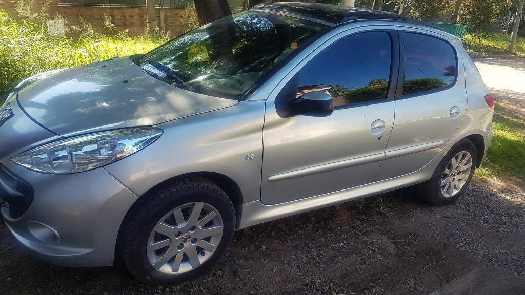 Peugeot 207 compact con GNC