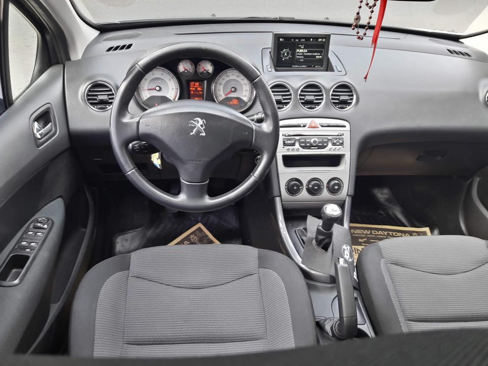 Peugeot 308 modelo  Nafta 1.6 Allure, Nav y Techo