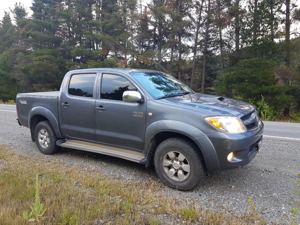 ////// TOYOTA HILUX 4X2 AÑO  IMPERDIBLE //////