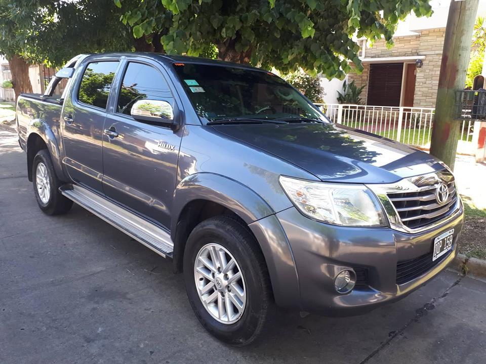 TOYOTA HILUX SRV 4X2 2.7 NAFTA .