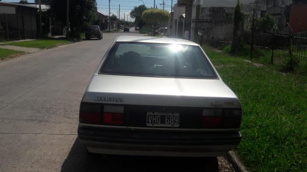 vendo renault 21 tope de gama tapizado de cuero con techo