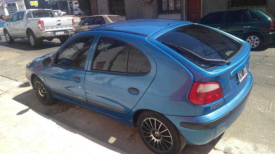 VENDO RENAULT MEGANE II v MOD. 